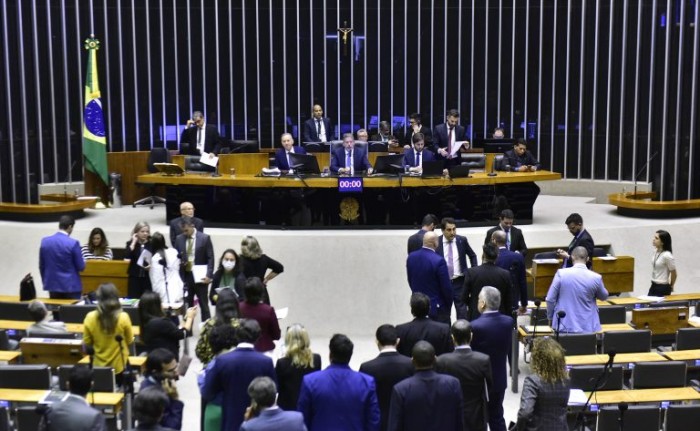 Deputados durante sessão do Plenário nesta quinta-feira - (Foto: Zeca Ribeiro / Câmara dos Deputados)