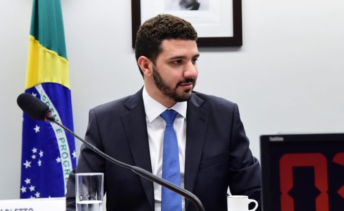 Neto Carletto defendeu a aprovação de substitutivo na comissão - (Foto: Cleia Viana / Câmara dos Deputados)