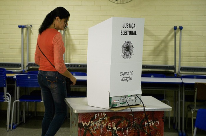 Eleitora em votação no primeiro turno das eleições de 2022 - Foto: Pedro França/Agência Senado