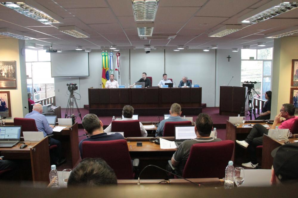 Vereadores de Bento votam piso salarial da enfermagem nesta segunda (18)