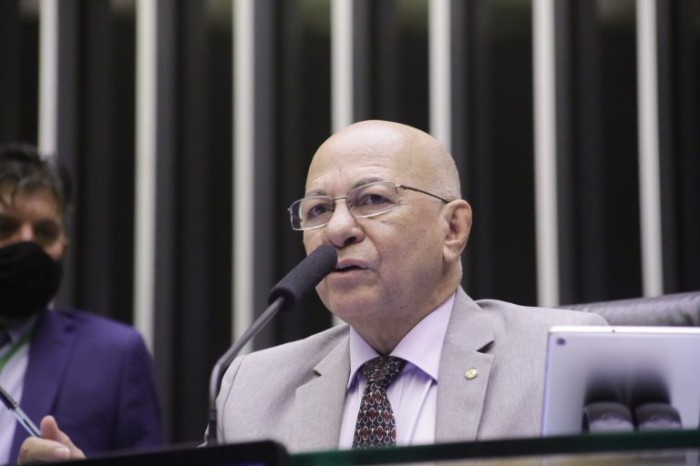 Professor Alcides recomendou a aprovação a proposta - (Foto: Paulo Sérgio/Câmara dos Deputados)
