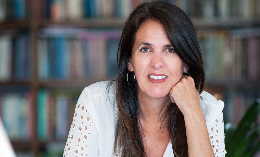 Martha Medeiros conta com uma vasta obra onde transita pela crônica (gênero que ficou mais conhecida), por romances e poesia. Crédito: Divulgação