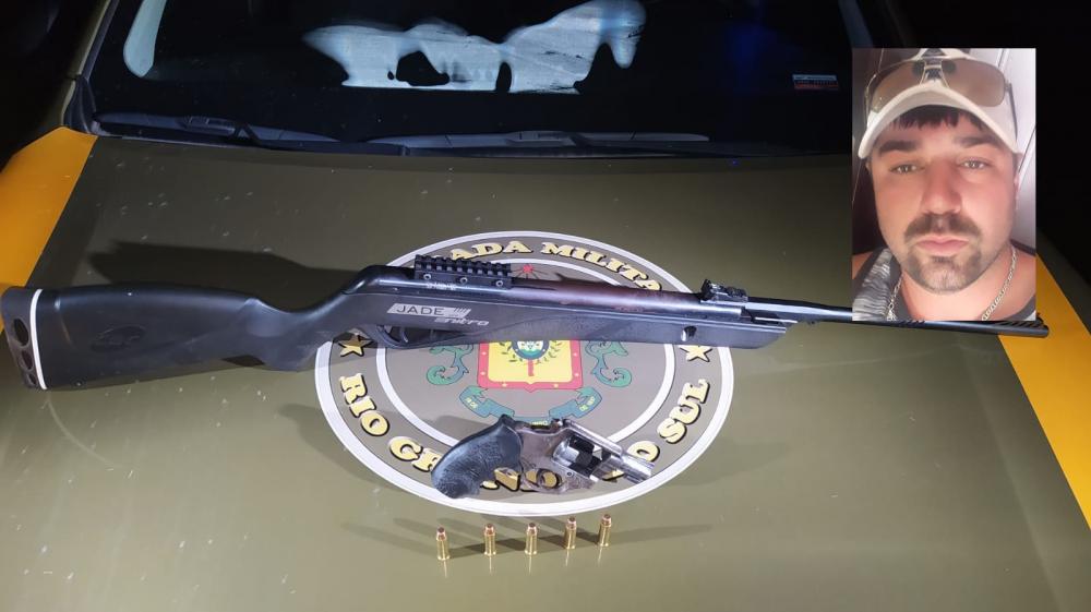 Arma apreendida no local onde Leonardo Pagnocelli Fedatto, de 30 anos, se encontrava. Foto: Divulgação/4º BPChq