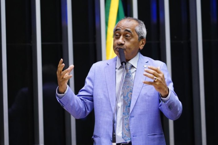 O autor da proposta, deputado Raimundo Santos - (Foto: Pablo Valadares/Câmara dos Deputados)