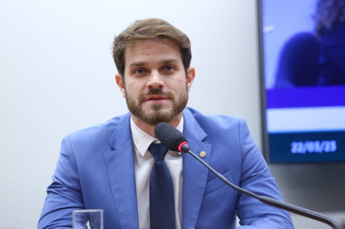 Felipe Becari recomendou a aprovação do projeto, com mudanças - (Foto: Vinicius Loures/Câmara dos Deputados)