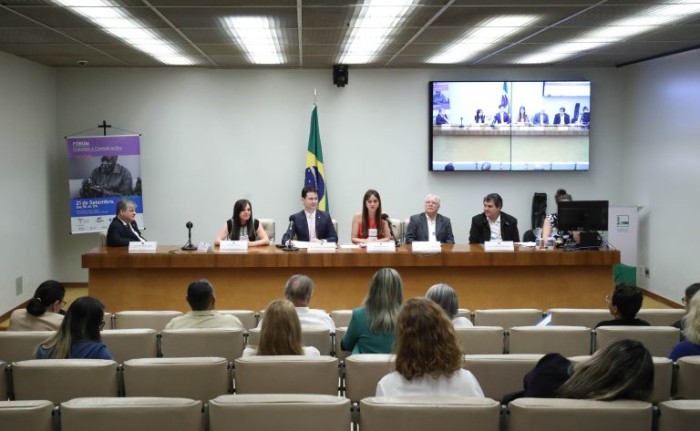 Seminário contou com a participação de especialistas e representantes de governos estaduais - (Foto: Bruno Spada/Câmara dos Deputados)