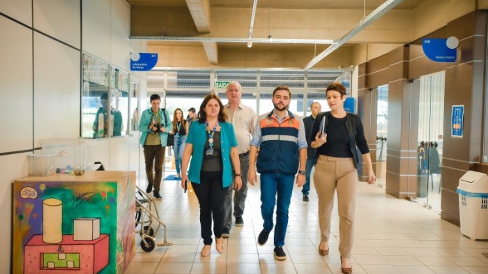 Na visita, Gabriel agradeceu à instituição por contribuir para o retorno às atividades dos alunos do Colégio Castelo Branco -Foto: Rodrigo Ziebell/Ascom GVG