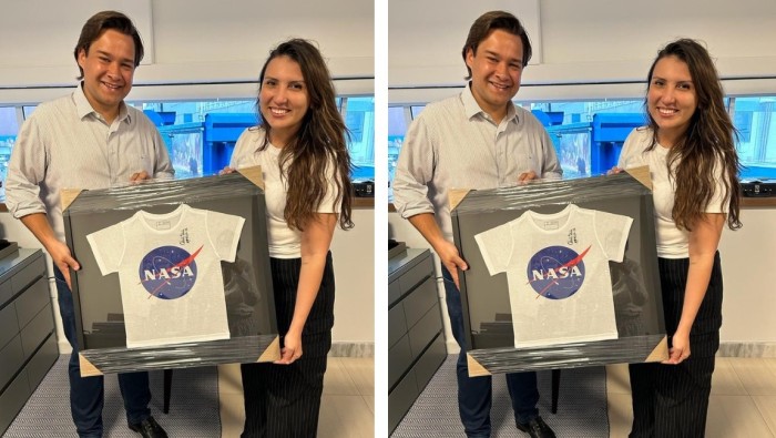 Diretor do Grupo Oceanic, Cristiano Filho, entrega camisa autografada por Charles Duke Jr., astronauta americano e um dos 12 homens que já pisaram na Lua. Crédito: MTur