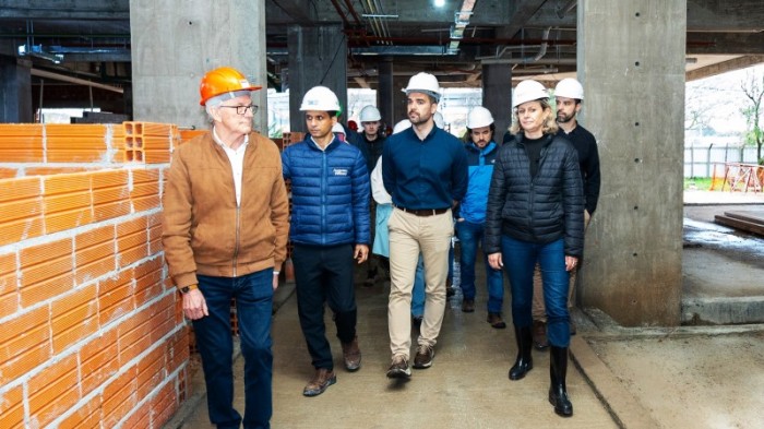 O governador vistoriou as obras do Hospital Regional de Pronto Socorro, que utiliza recursos do programa Avançar na Saúde -Foto: Maurício Tonetto/Secom