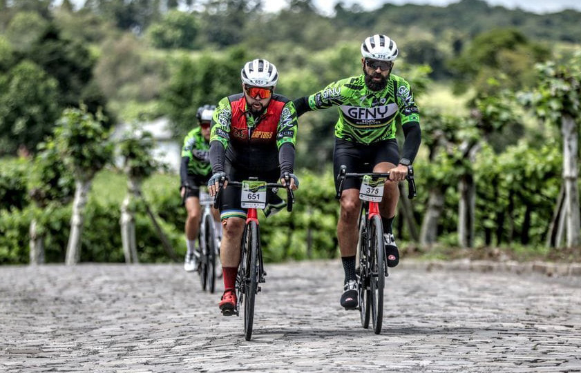 Ciclista Lucas Fernandes não desistiu do esporte mesmo após a amputação de uma perna - Foto: 