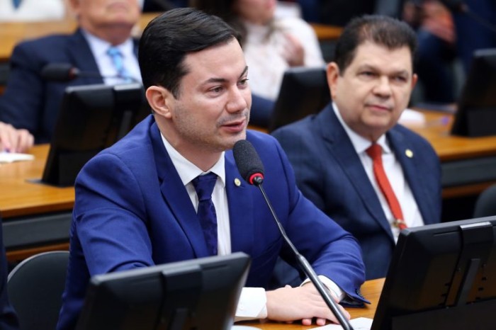 Clodoaldo Magalhães: apenas 1,4% da população brasileira doa sangue regularmente - (Foto: Vinicius Loures/Câmara dos Deputados)