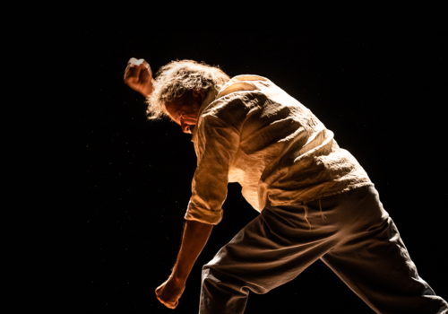 Júlio Adrião, na montagem teatral 