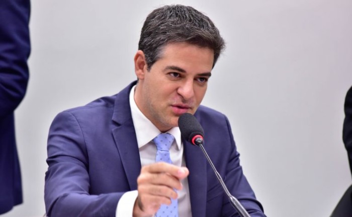 Ismael Alexandrino: discussão vai além dos aspectos sanitários - (Foto: Zeca Ribeiro / Câmara dos Deputados)