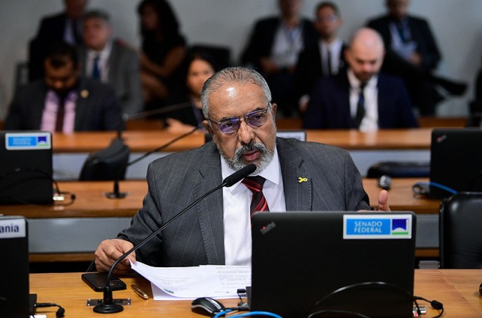 O autor do projeto, Paulo Paim, na reunião da CAS nesta quarta - Foto: tatibg