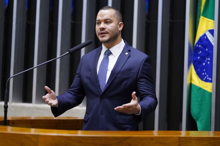 O autor da proposta, deputado Adail Filho - (Foto: Pablo Valadares / Câmara dos Deputados)
