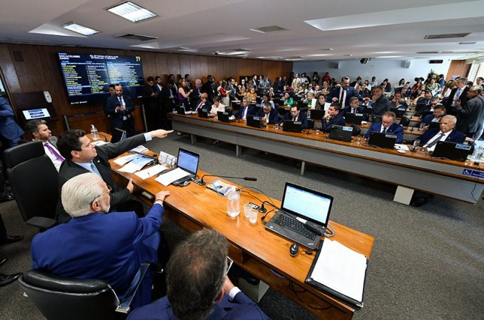 Após quatro horas de discussão, a CCJ aprovou a proposta, em reunião presidida por Davi Alcolumbre - Foto: Edilson Rodrigues/Agência Senado