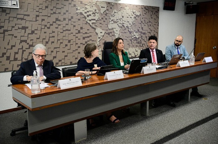 Comissão de Assuntos Sociais ouviu argumentos favoráveis e contrários à proibição do cigarro eletrônico - Foto: Pedro França/Agência Senado