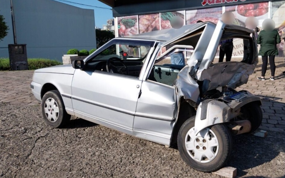 Acidente entre dois veículos deixa um ferido em Farroupilha