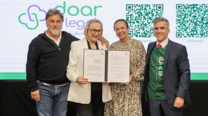 Secretária Arita (segunda da esq. para dir.) destacou importância de mobilizar a população para as doações -Foto: Ana Imperatore/Ascom SES