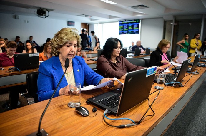 Ivete da Silveira (E) relatou o projeto na CAS - Foto: Pedro França/Agência Senado