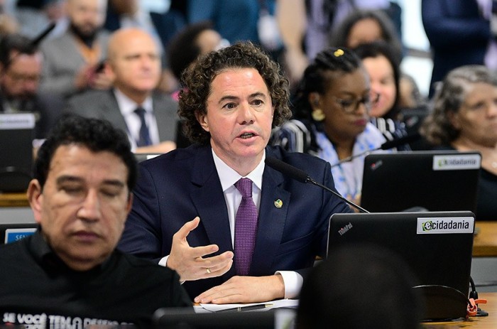 Para Veneziano, o projeto garante um ajuste financeiro robusto para mitigar efeitos da perda de arrecadação - Foto: Pedro França/Agência Senado