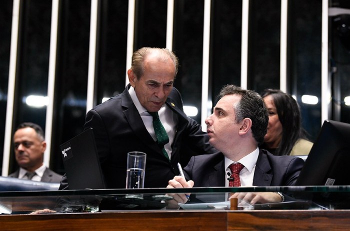 Pacheco (dir), com Marcelo Castro, relator do Código Eleitoral: precisamos fazer uma legislação única, definitiva, perene para as eleições - Foto: Roque de Sá/Agência Senado