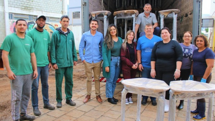 Entre os materiais, estão mais de 400 classes e cadeiras -Foto: Diego da Costa/Ascom Seduc