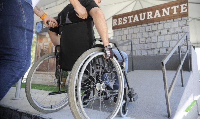 As pesquisas deverão também gerar dados e informações relativas ao tipo e grau de barreiras e de recursos de acessibilidade efetivamente existentes nas empresas - Foto: Tânia Rêgo/Agência Brasil