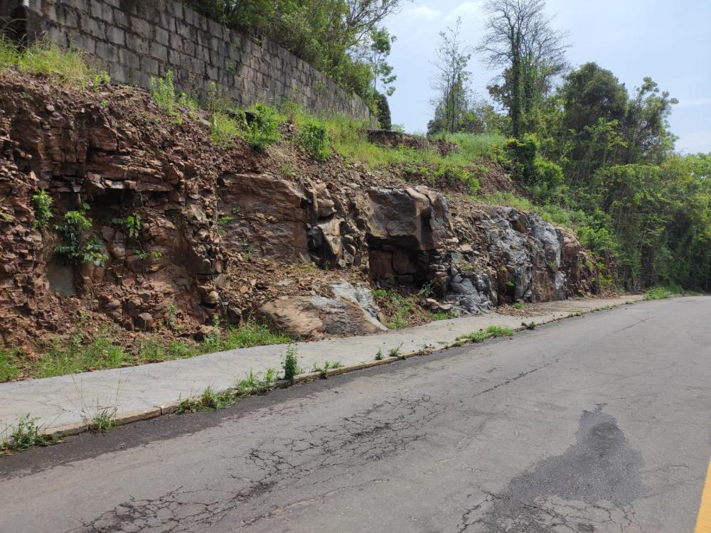 Barranco no bairro São Francisco preocupa moradores