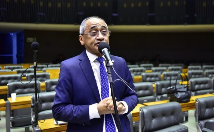 O autor da proposta, deputado Raimundo Santos - (Foto: Zeca Ribeiro/Câmara dos Deputados)