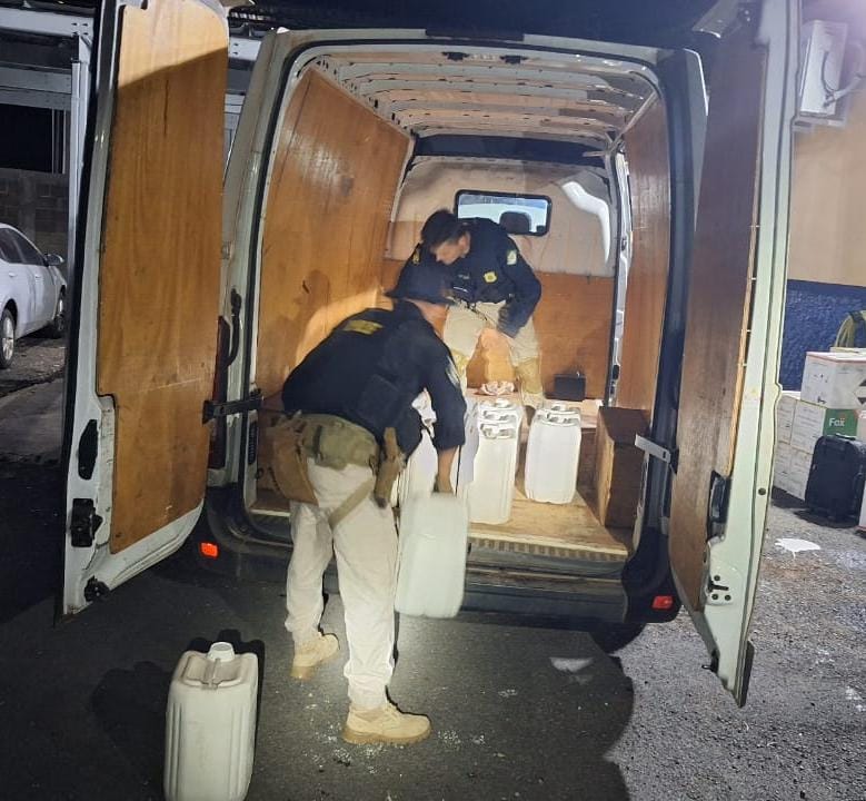 Dupla é flagrada com 300 litros de agrotóxico ilegais em Bento Gonçalves