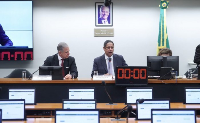 Relator e presidente do grupo de trabalho durante a apresentação do parecer - (Foto: Bruno Spada / Câmara dos Deputadas)