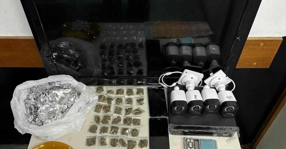 Homem é preso e menor é apreendido por tráfico de drogas no bairro Conceição