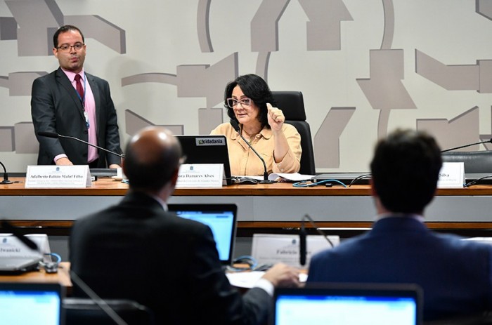 A senadora Damares Alves (Republicanos-DF) presidiu audiência pública da CAS sobre a redução de resíduos e economia circular do plástico - Foto: Geraldo Magela/Agência Senado