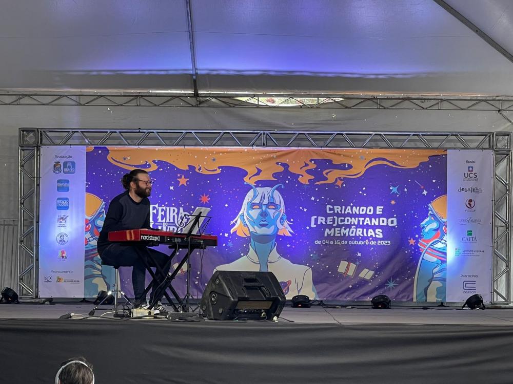 O último final de semana da Feira será marcado por lançamentos, peças teatrais e apresentações musicais. Crédito: Jessica Parenti