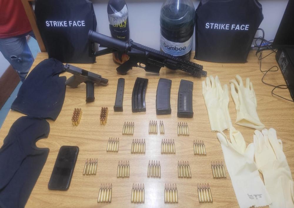 Policiais da BM prendem dupla com armas e veículo furtado em Bento