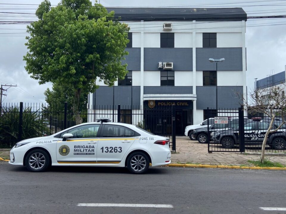 Indivíduos são presos por atirar pedras em carros em Farroupilha