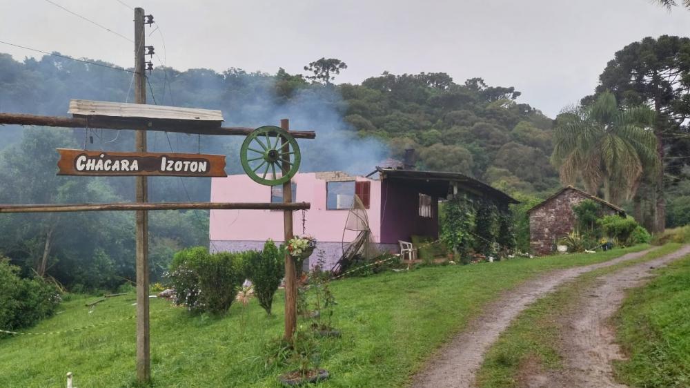 Idosa morre durante incêndio no interior de Farroupilha
