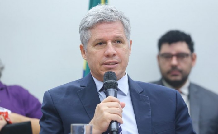 Paulo Teixeira defendeu a compra de alimentos saudáveis da agricultura familiar - (Foto: Vinicius Loures / Câmara dos Deputados)
