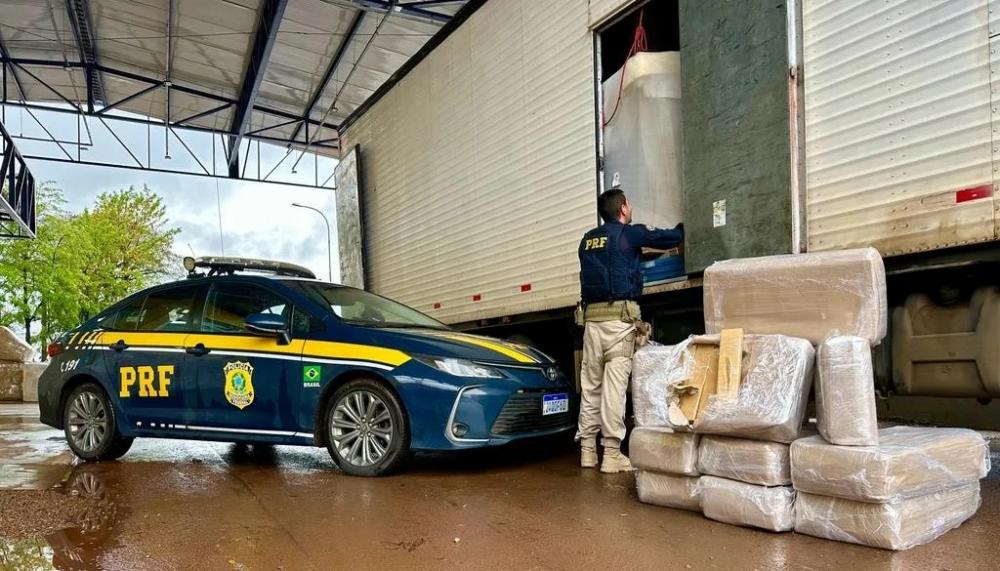 Morador de Bento é preso com mais de 300 kg de maconha em caminhão