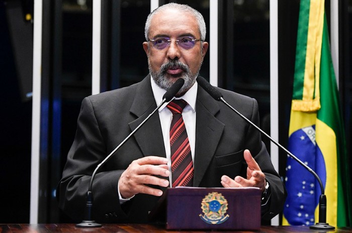 O relator, Paulo Paim, deu voto favorável à proposição, apresentada por Fabiano Contarato - Foto: Jefferson Rudy/Agência Senado