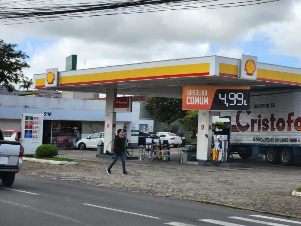 Consumidores só acharão postos com redução na gasolina a partir da semana que vem - Foto: Divulgação
