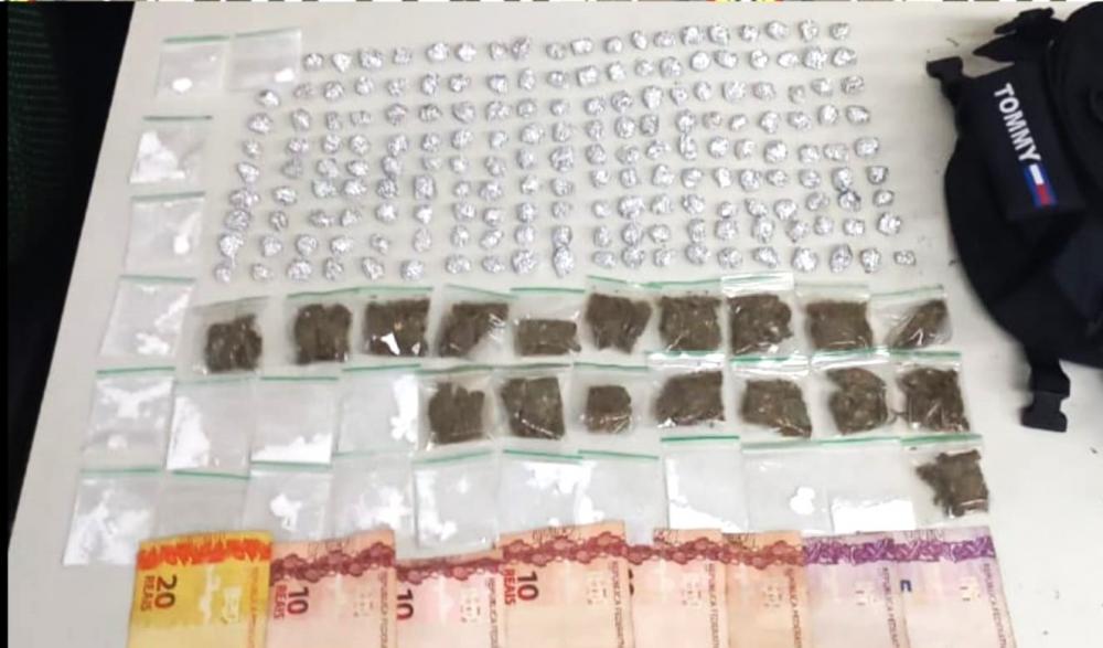 Jovem é preso com cocaína, crack e maconha em Bento Gonçalves