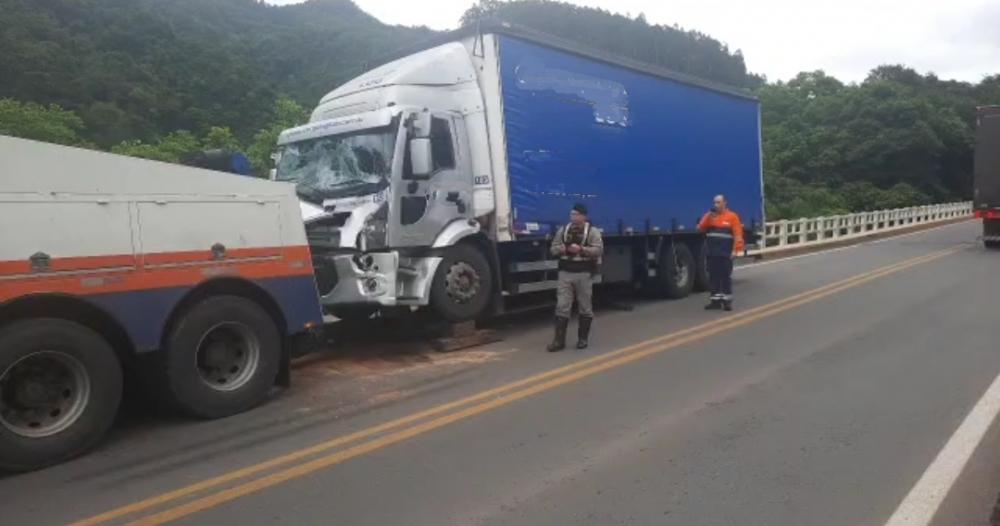 Colisão entre três veículos deixa um ferido na ERS-446