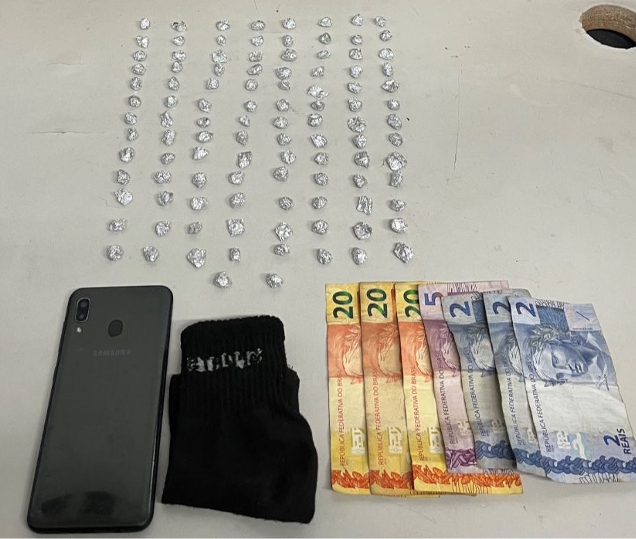 Mulher é presa por tráfico de drogas no bairro Conceição, em Bento Gonçalves