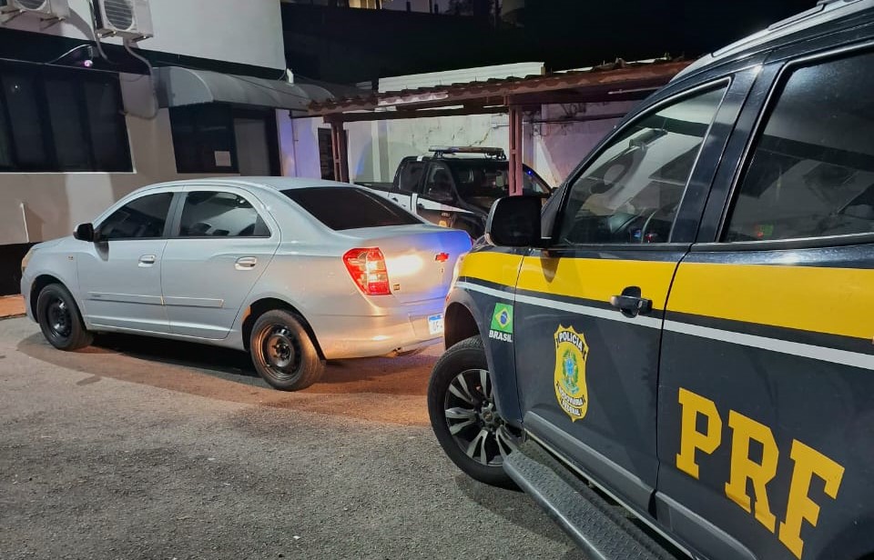 GM Cobalt tinha sido roubado em Caxias do Sul no mês de outubro - Foto: PRF/Divulgação
