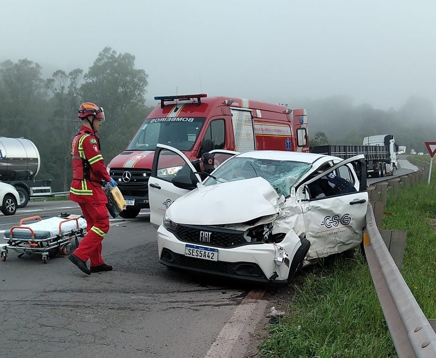 Acidente entre carro e carreta é registrado no Posto do Avião, em Garibaldi