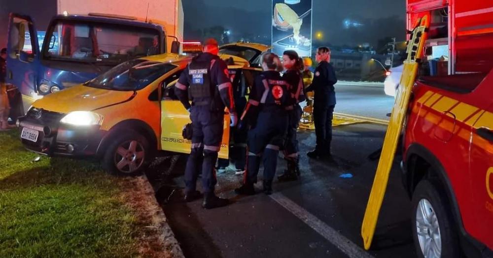 Colisão entre carro e caminhão deixa um ferido em Bento Gonçalves
