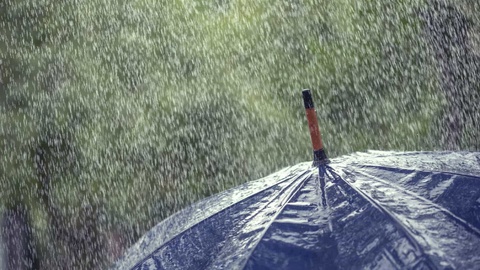 Intensa instabilidade no Sul e calor extraordinário no Centro do Brasil vai favorecer temporais isoladas fortes a severas com chuva intensa, muitos raios e vendavais no decorrer da semana. 