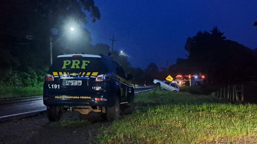 Saída de pista deixa um ferido na BR 470, entre Carlos Barbosa e Barão